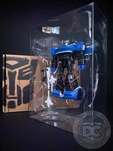 Transformers Generations Selects Series Deluxe Class Figure